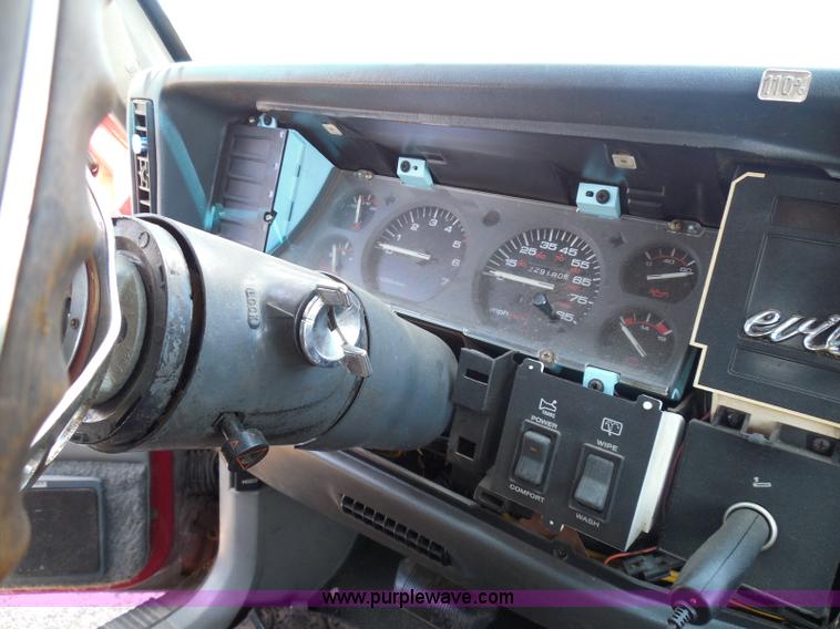 image for item I3369 1990 Jeep Cherokee Laredo SUV