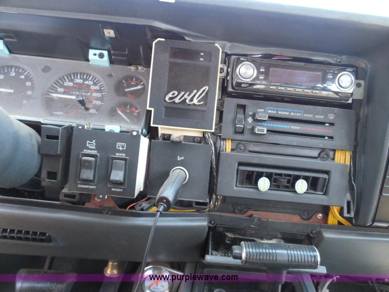 image for item I3369 1990 Jeep Cherokee Laredo SUV