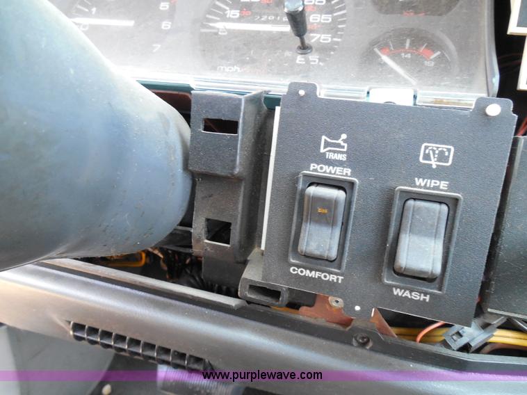 image for item I3369 1990 Jeep Cherokee Laredo SUV