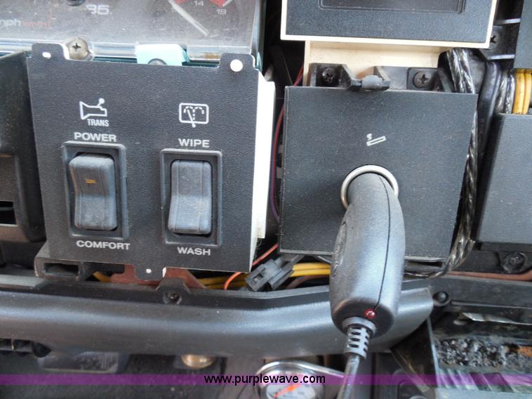 image for item I3369 1990 Jeep Cherokee Laredo SUV