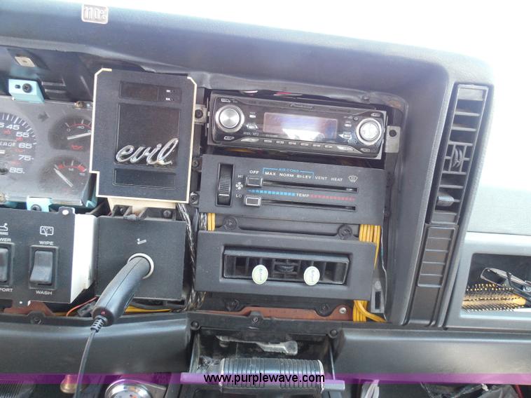 image for item I3369 1990 Jeep Cherokee Laredo SUV