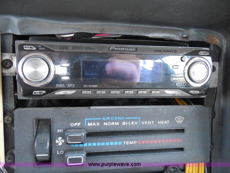 image for item I3369 1990 Jeep Cherokee Laredo SUV