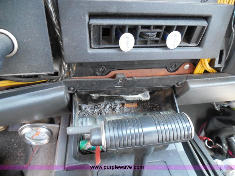 image for item I3369 1990 Jeep Cherokee Laredo SUV