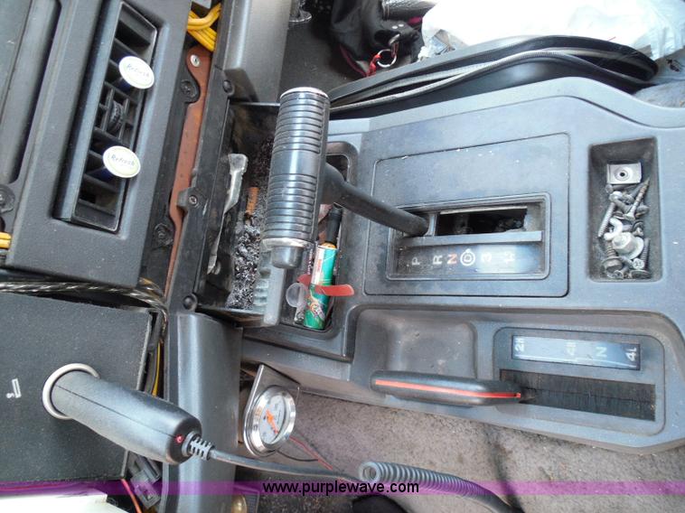 image for item I3369 1990 Jeep Cherokee Laredo SUV