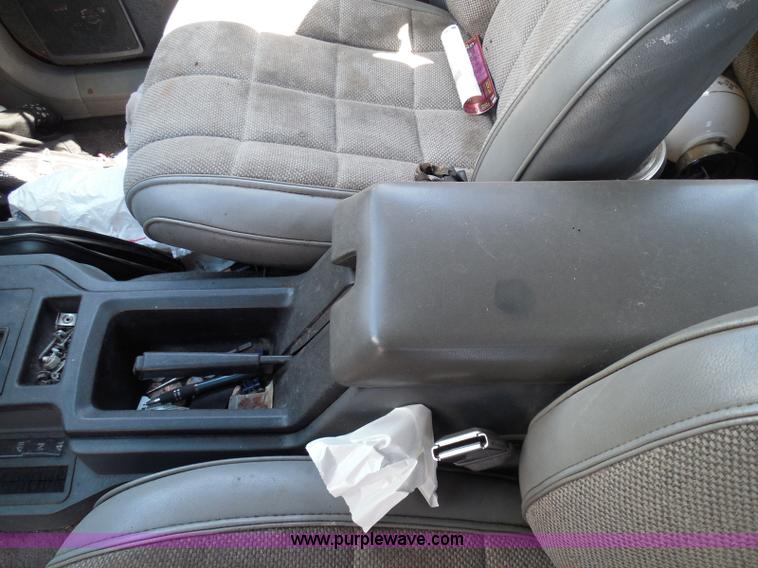 image for item I3369 1990 Jeep Cherokee Laredo SUV