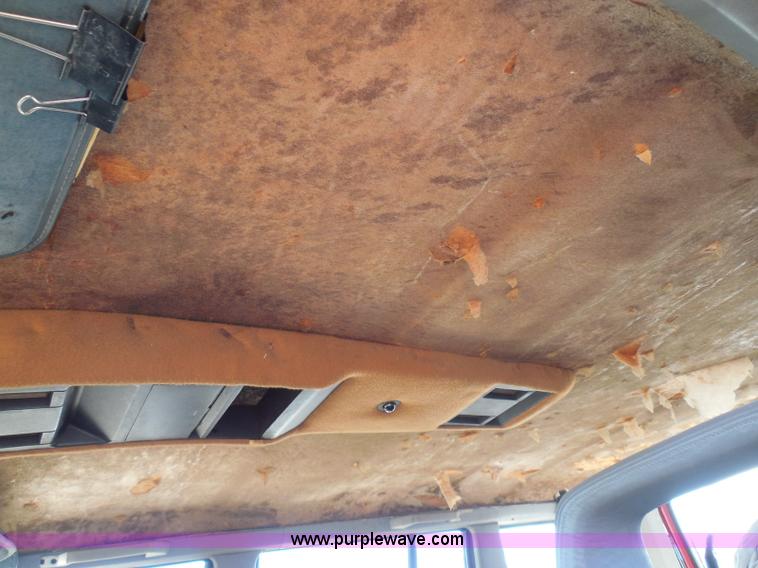 image for item I3369 1990 Jeep Cherokee Laredo SUV