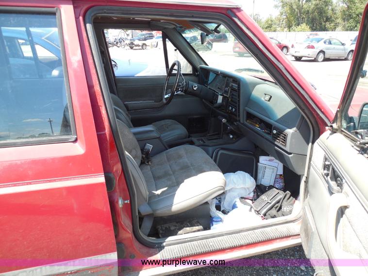 image for item I3369 1990 Jeep Cherokee Laredo SUV