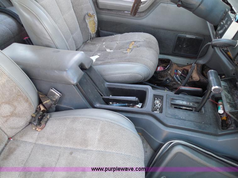 image for item I3369 1990 Jeep Cherokee Laredo SUV