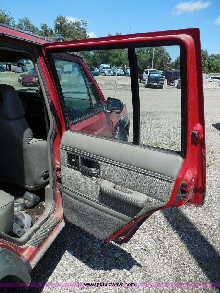 image for item I3369 1990 Jeep Cherokee Laredo SUV