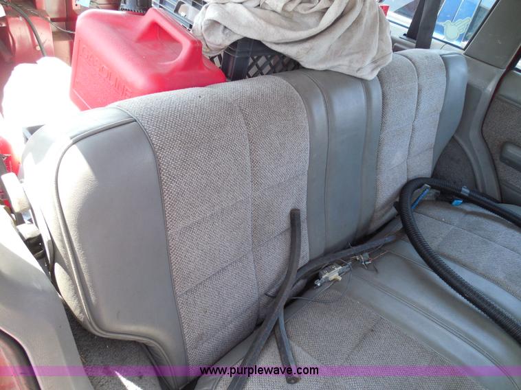 image for item I3369 1990 Jeep Cherokee Laredo SUV