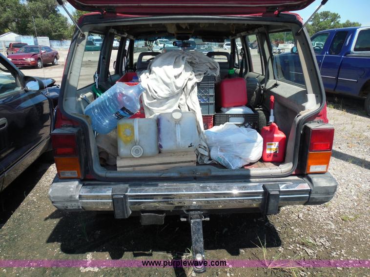 image for item I3369 1990 Jeep Cherokee Laredo SUV