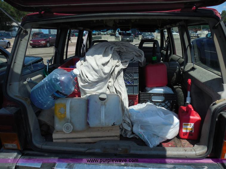 image for item I3369 1990 Jeep Cherokee Laredo SUV