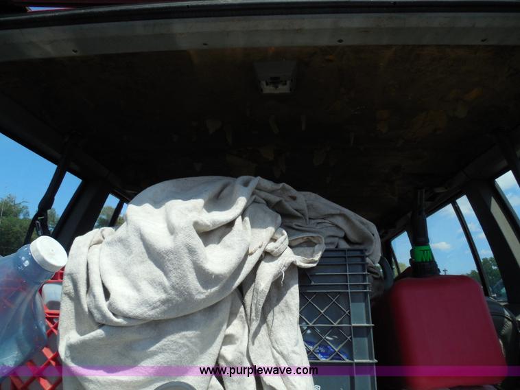 image for item I3369 1990 Jeep Cherokee Laredo SUV