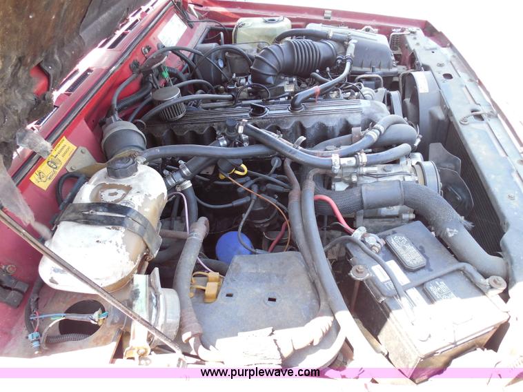 image for item I3369 1990 Jeep Cherokee Laredo SUV