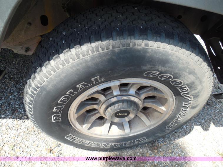 image for item I3369 1990 Jeep Cherokee Laredo SUV