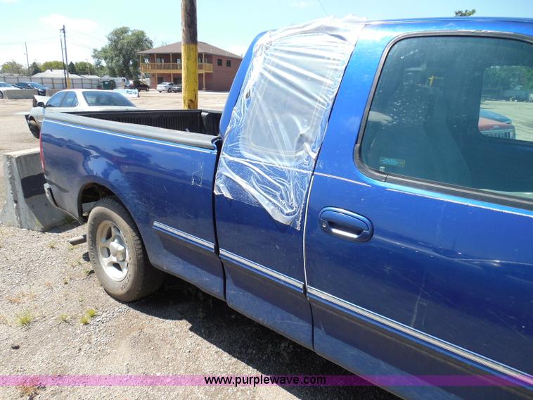 image for item I3371 1998 Ford F150 XLT SuperCab pickup truck