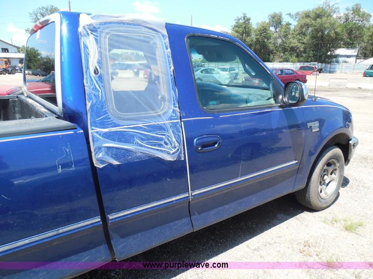 image for item I3371 1998 Ford F150 XLT SuperCab pickup truck