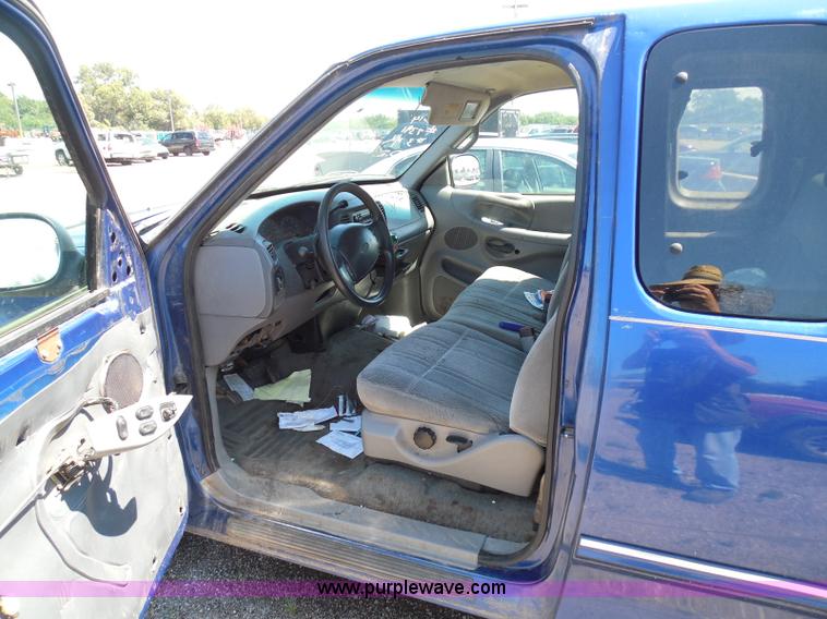 image for item I3371 1998 Ford F150 XLT SuperCab pickup truck