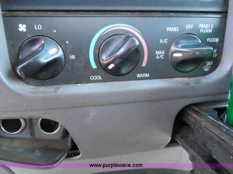 image for item I3371 1998 Ford F150 XLT SuperCab pickup truck