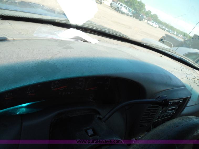 image for item I3371 1998 Ford F150 XLT SuperCab pickup truck