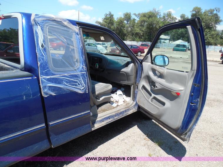 image for item I3371 1998 Ford F150 XLT SuperCab pickup truck