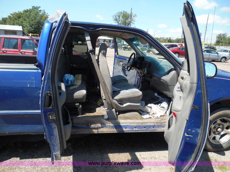 image for item I3371 1998 Ford F150 XLT SuperCab pickup truck