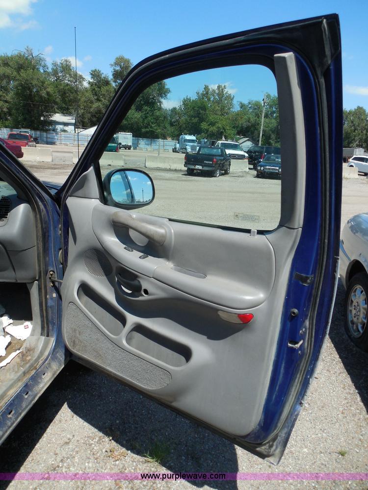 image for item I3371 1998 Ford F150 XLT SuperCab pickup truck