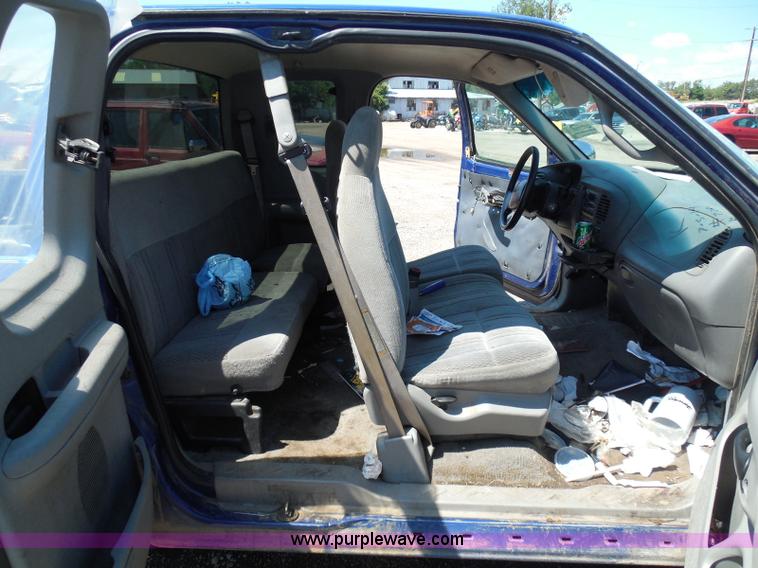 image for item I3371 1998 Ford F150 XLT SuperCab pickup truck