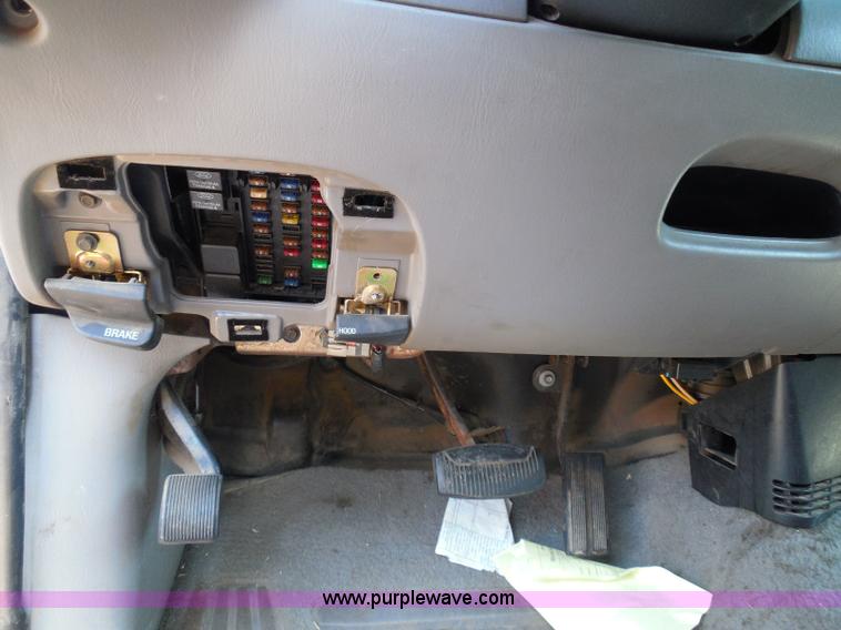 image for item I3371 1998 Ford F150 XLT SuperCab pickup truck