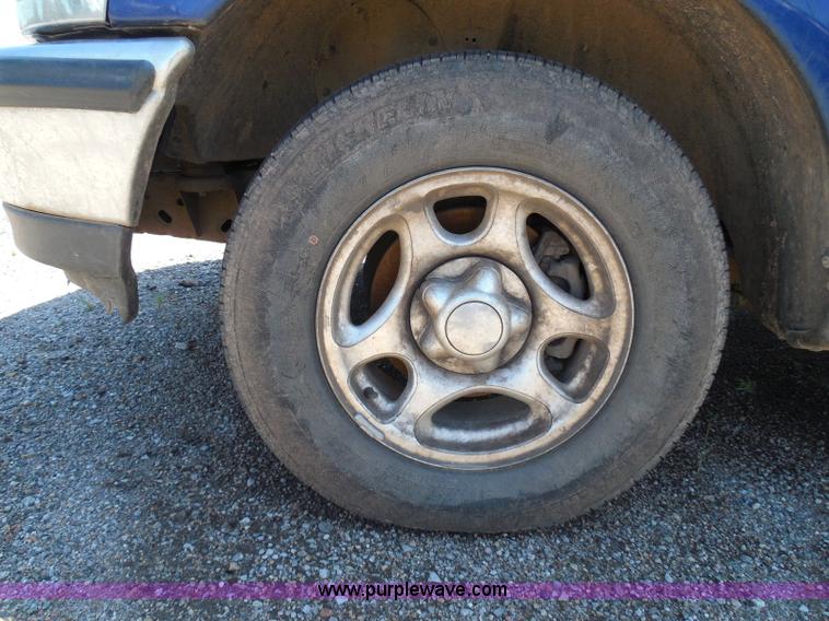 image for item I3371 1998 Ford F150 XLT SuperCab pickup truck