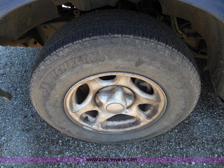 image for item I3371 1998 Ford F150 XLT SuperCab pickup truck