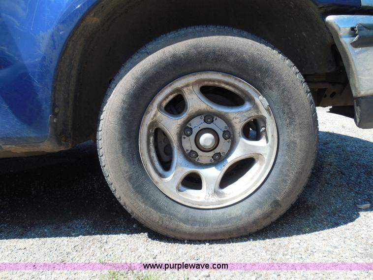 image for item I3371 1998 Ford F150 XLT SuperCab pickup truck