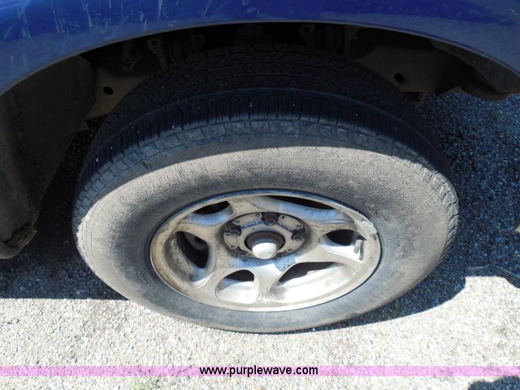 image for item I3371 1998 Ford F150 XLT SuperCab pickup truck