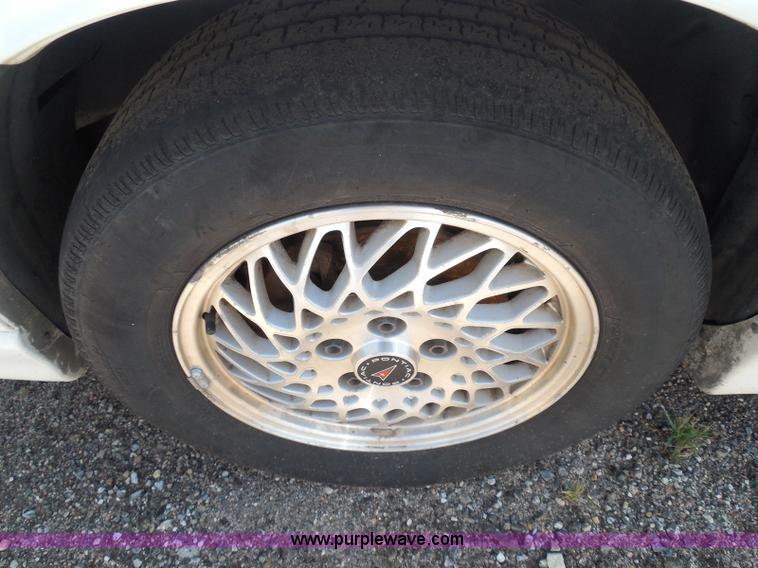 image for item I3372 2000 Pontiac Grand Prix GT