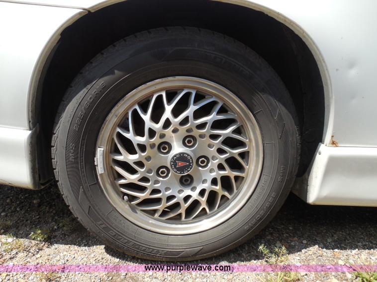 image for item I3372 2000 Pontiac Grand Prix GT