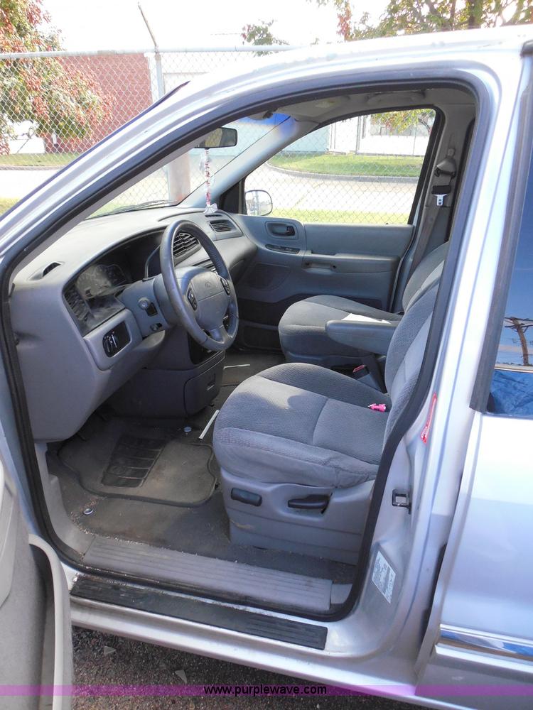 image for item I3390 2000 Ford Windstar SE van