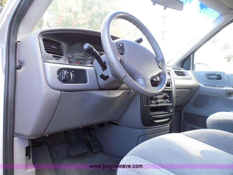 image for item I3390 2000 Ford Windstar SE van