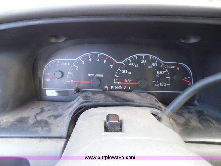 image for item I3390 2000 Ford Windstar SE van