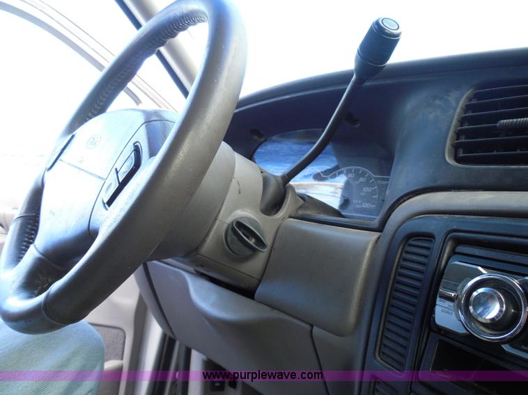 image for item I3390 2000 Ford Windstar SE van