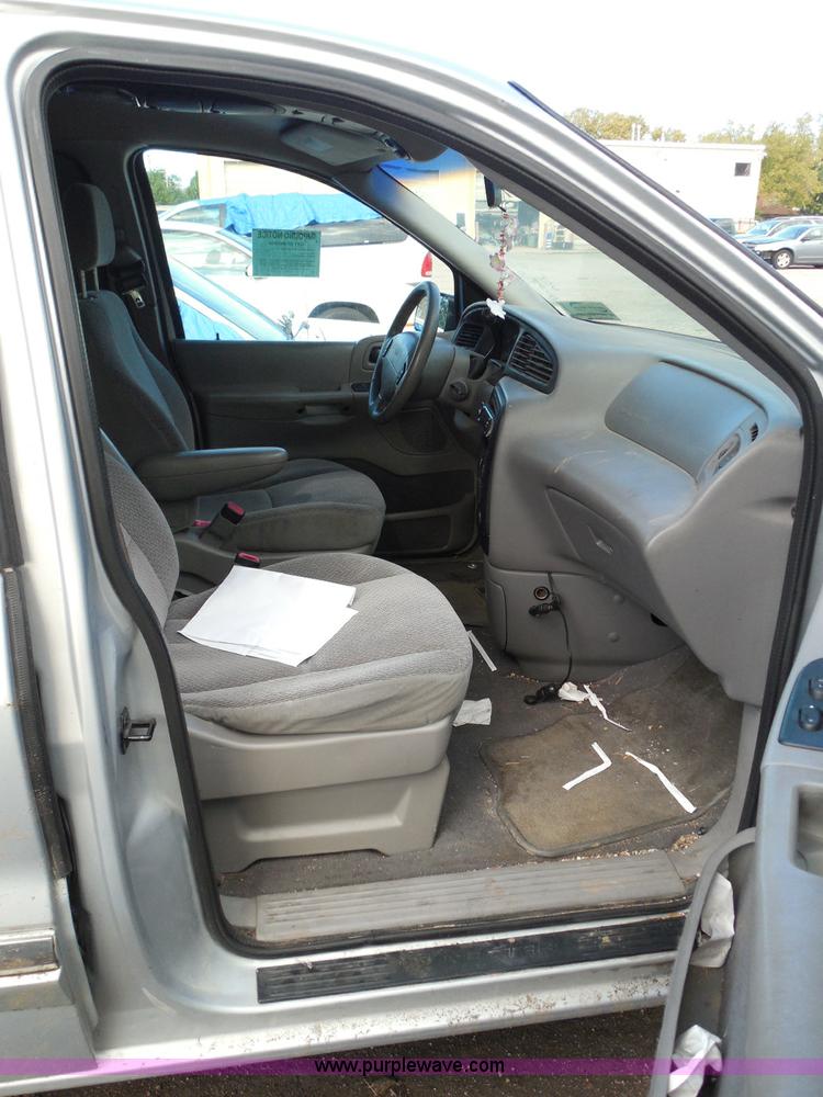 image for item I3390 2000 Ford Windstar SE van