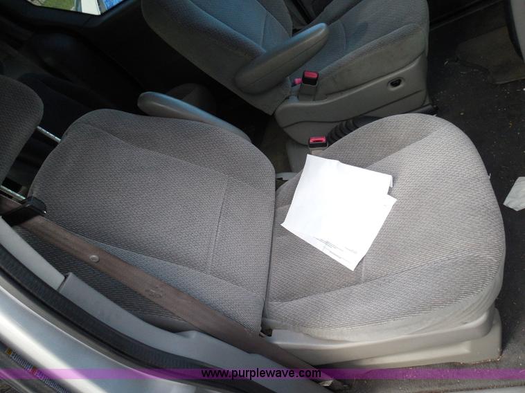 image for item I3390 2000 Ford Windstar SE van