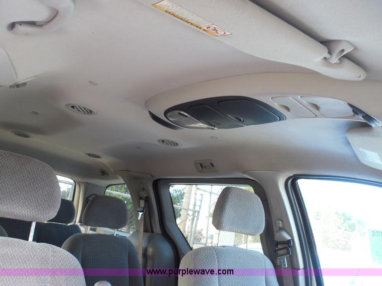 image for item I3390 2000 Ford Windstar SE van