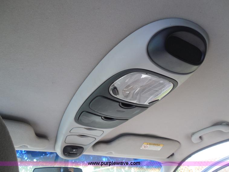 image for item I3390 2000 Ford Windstar SE van