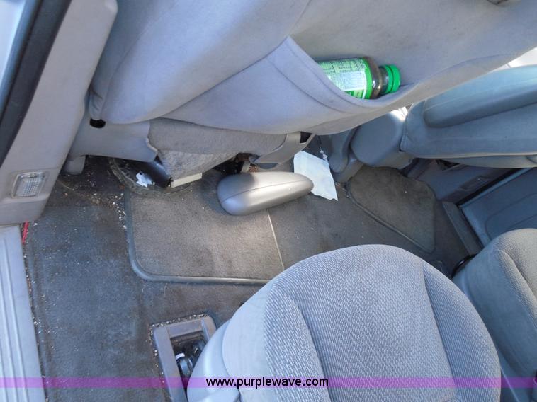 image for item I3390 2000 Ford Windstar SE van