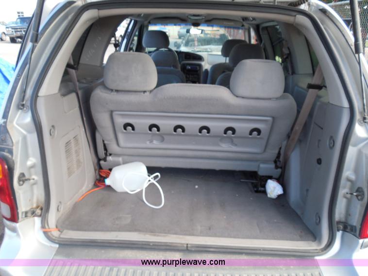 image for item I3390 2000 Ford Windstar SE van