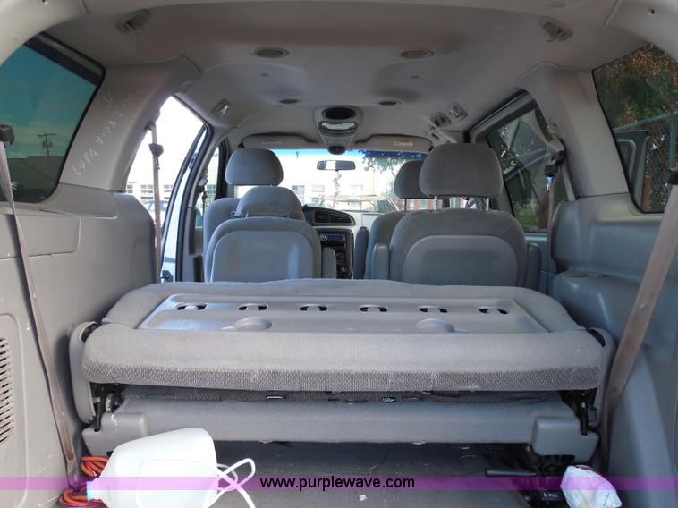 image for item I3390 2000 Ford Windstar SE van