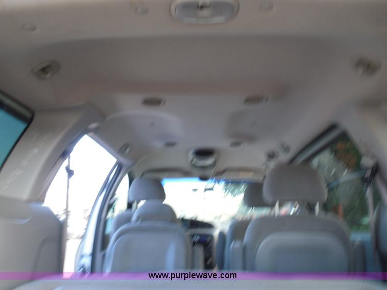 image for item I3390 2000 Ford Windstar SE van