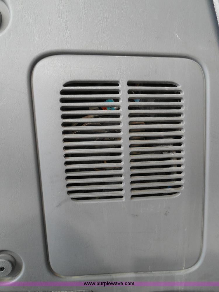 image for item I3390 2000 Ford Windstar SE van