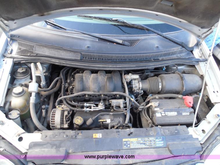 image for item I3390 2000 Ford Windstar SE van