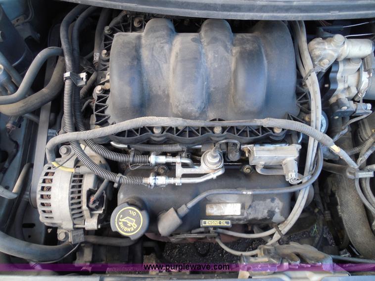 image for item I3390 2000 Ford Windstar SE van